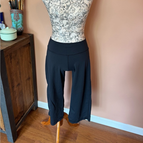 lululemon athletica Pants - Lululemon Crop Black Pants